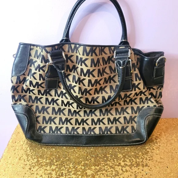Michael Kors Bags Michael Kors Authentic Signature Bag Poshmark